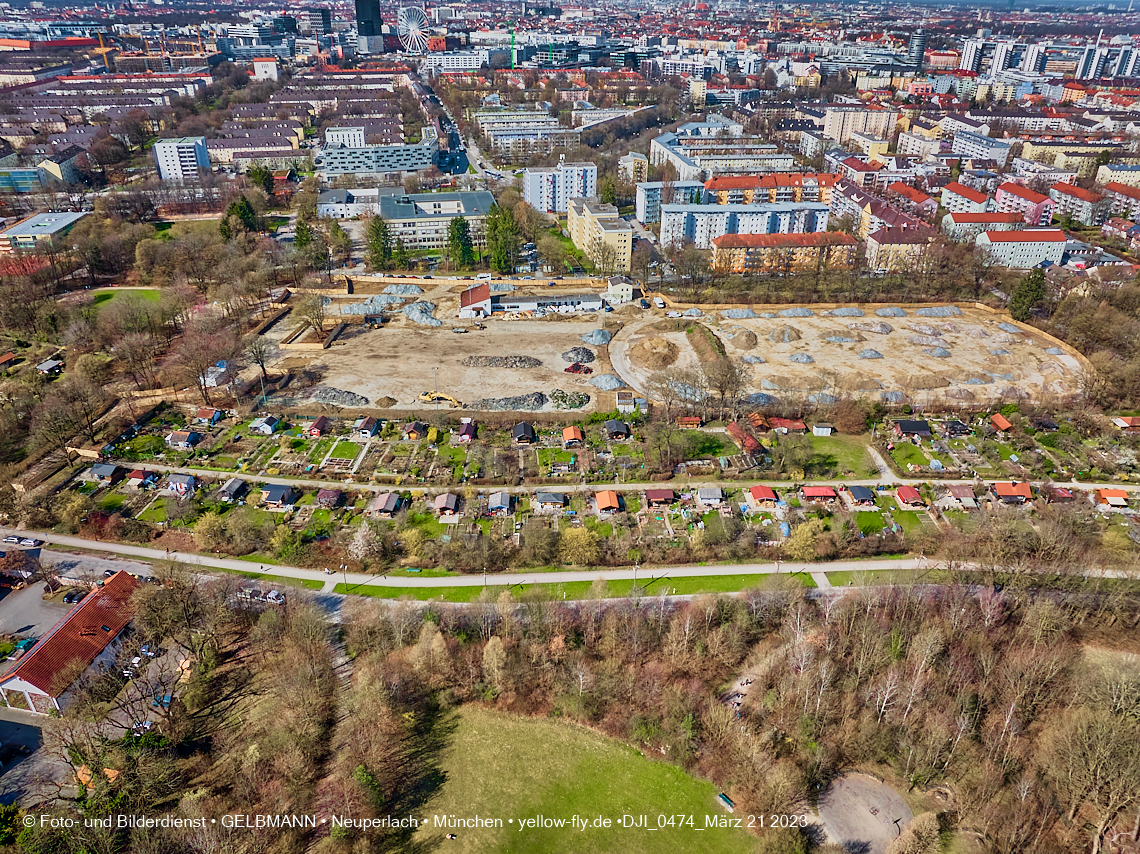 21.03.2023 - Luftbilder von der Baustelle Maikäfersiedlung in Berg am Laim